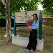 Ciao! Mi chiamo Alessia, sono diplomata in Ragioneria e attuale studentessa di Economia, offro ripetizioni per studenti delle scuo